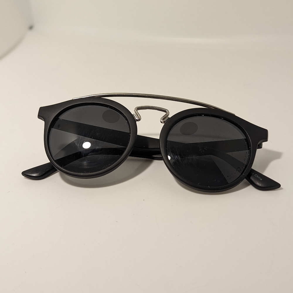 Ellen Tracy Sunglasses Ray ban style